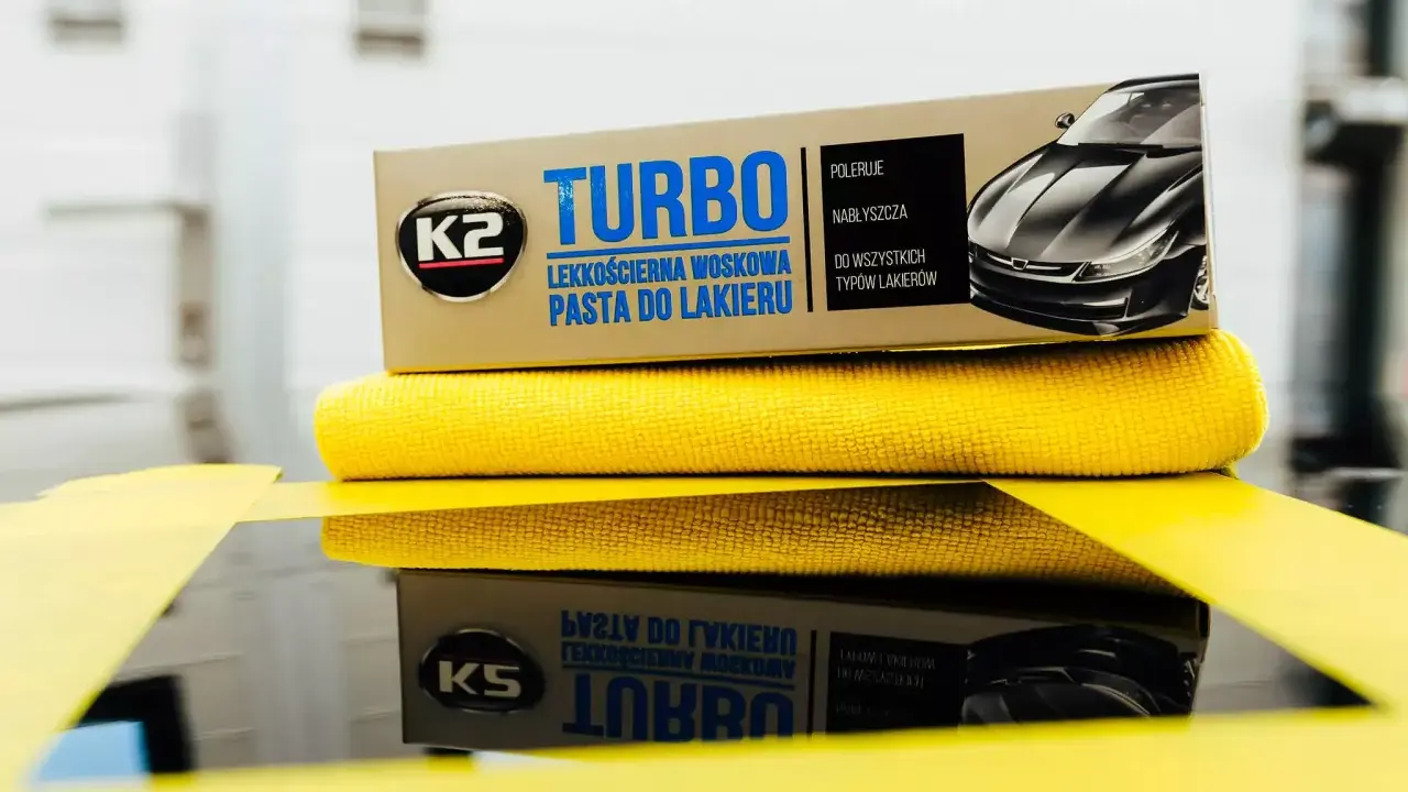 Zestaw do ręcznego polerowania auta: pasta K2 Turbo i żółta mikrofibra. Idealny do nabłyszczania lakieru.