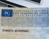 Zgubiłem dowód rejestracyjny. Na zdjęciu widać fragment dokumentu z napisem "Dowód Rejestracyjny" i pieczęcią "Starosta Wejherowski".