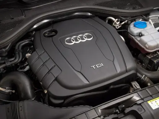 Silnik TDI w Audi A6 C7, produkowanym w latach 2011-2018, gotowy do pracy.